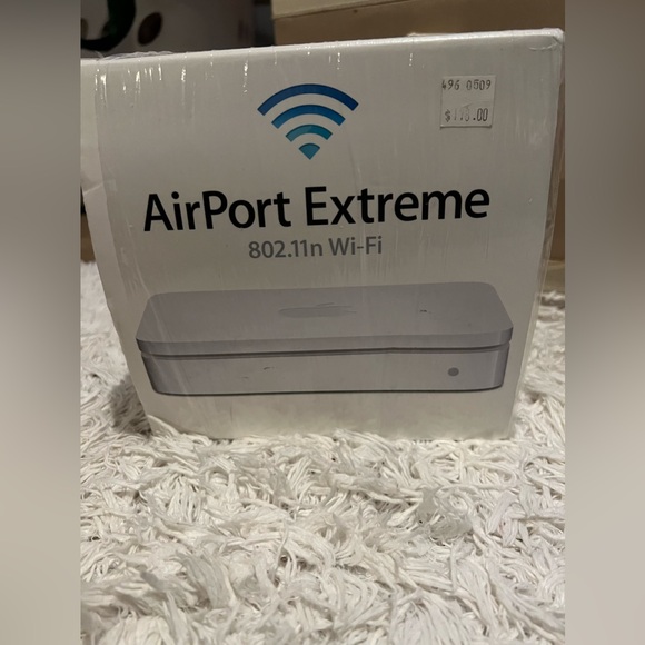 Apple AirPort Extreme Base Station MB763LL/A Wireless Router Wi-Fi 802.11n A1301 - Picture 1 of 11